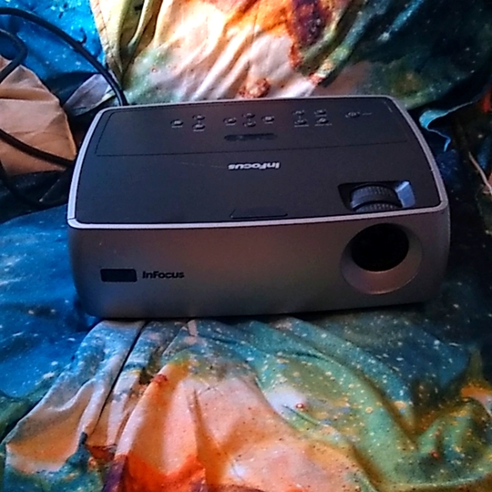 In focus w260 projecter